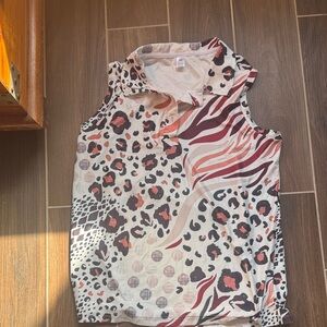 Sleeveless Animal-Print Button-Down Top in Cream and Coral